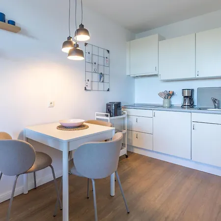 Haus Atlantic, 411 *